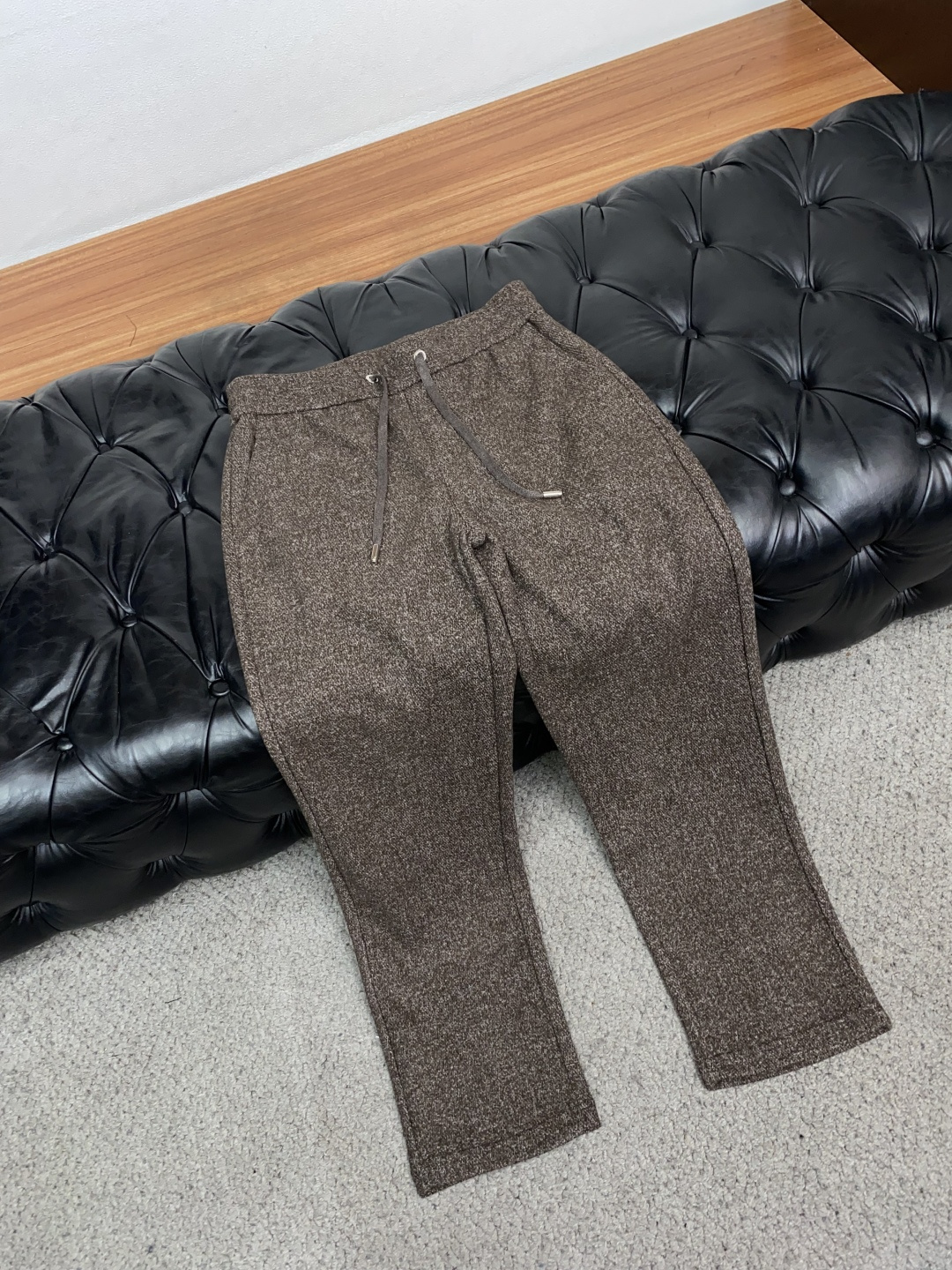 Loro Piana诺悠翩雅 26秋冬新品 原单男士羊毛休闲裤 弹力面料每季必出的类型,无需质疑的热卖王牌单品,符合四季 Loro Piana诺悠翩雅 26秋冬新品 原单男士羊毛休闲裤 弹力面料每季必出的类型,无需质疑的热卖王牌单品,符合四季