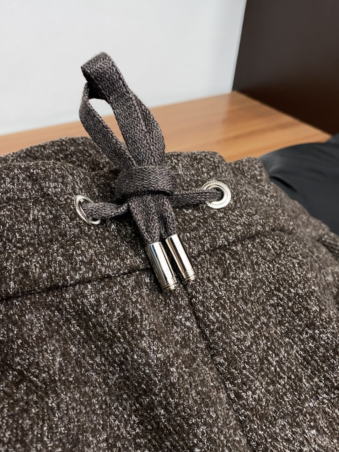 Loro Piana诺悠翩雅 26秋冬新品 原单男士羊毛休闲裤 弹力面料每季必出的类型,无需质疑的热卖王牌单品,符合四季 Loro Piana诺悠翩雅 26秋冬新品 原单男士羊毛休闲裤 弹力面料每季必出的类型,无需质疑的热卖王牌单品,符合四季