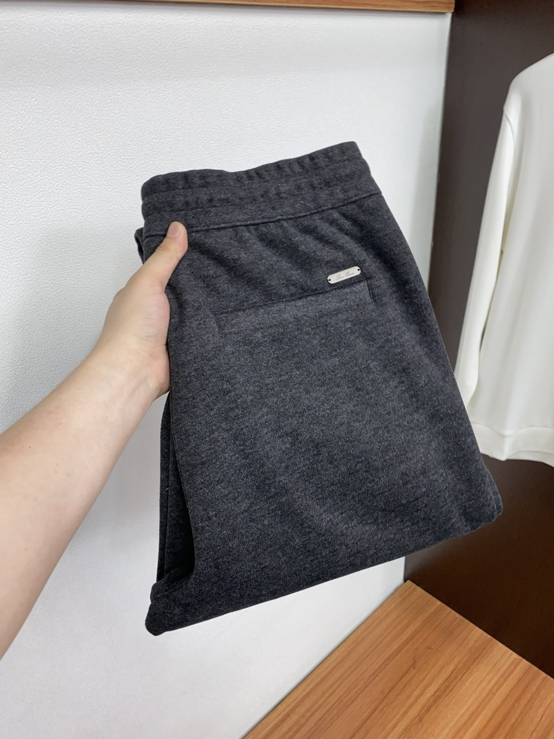 Loro Piana诺悠翩雅 26秋冬新品 原单男士羊毛休闲裤 弹力面料每季必出的类型，无需质疑的热卖王牌单品，符合四季