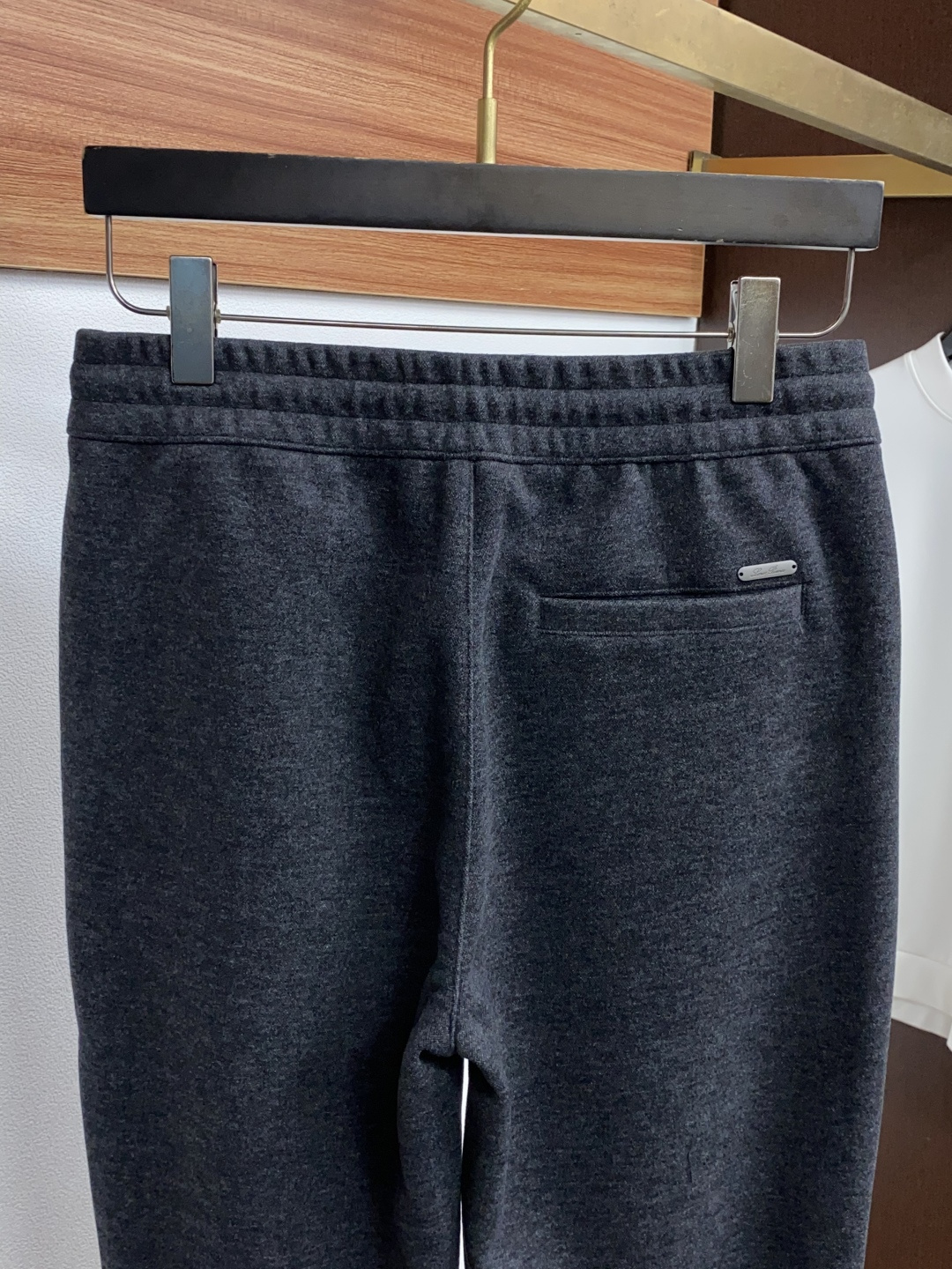 Loro Piana诺悠翩雅 26秋冬新品 原单男士羊毛休闲裤 弹力面料每季必出的类型，无需质疑的热卖王牌单品，符合四季
