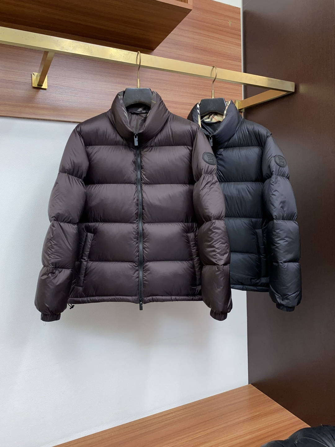 巴宝莉 M-3xL 经典款顶级羽绒服 专柜同款品质，殿堂级经典系列，男女同款！ 高级哑光面料，拒绝亮面廉价感，立领设计，
