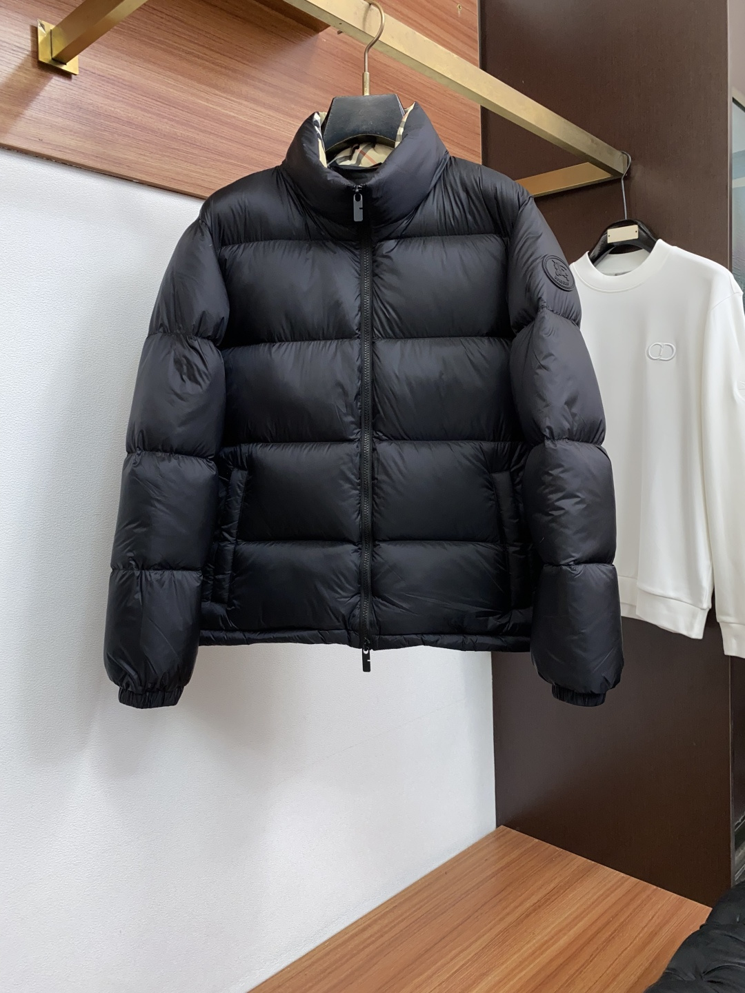 巴宝莉 M-3xL 经典款顶级羽绒服 专柜同款品质，殿堂级经典系列，男女同款！ 高级哑光面料，拒绝亮面廉价感，立领设计，