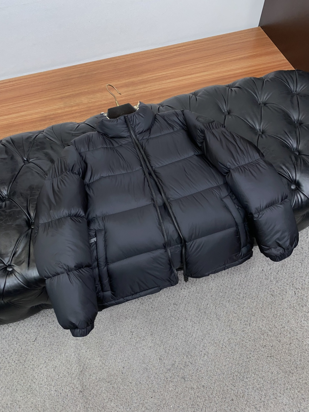 巴宝莉 M-3xL 经典款顶级羽绒服 专柜同款品质，殿堂级经典系列，男女同款！ 高级哑光面料，拒绝亮面廉价感，立领设计，
