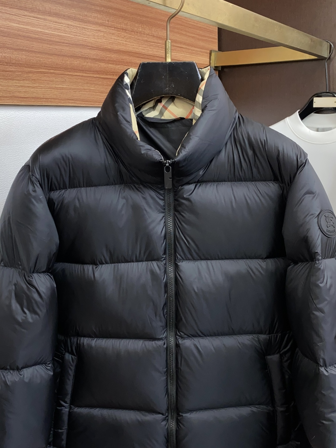 巴宝莉 M-3xL 经典款顶级羽绒服 专柜同款品质，殿堂级经典系列，男女同款！ 高级哑光面料，拒绝亮面廉价感，立领设计，