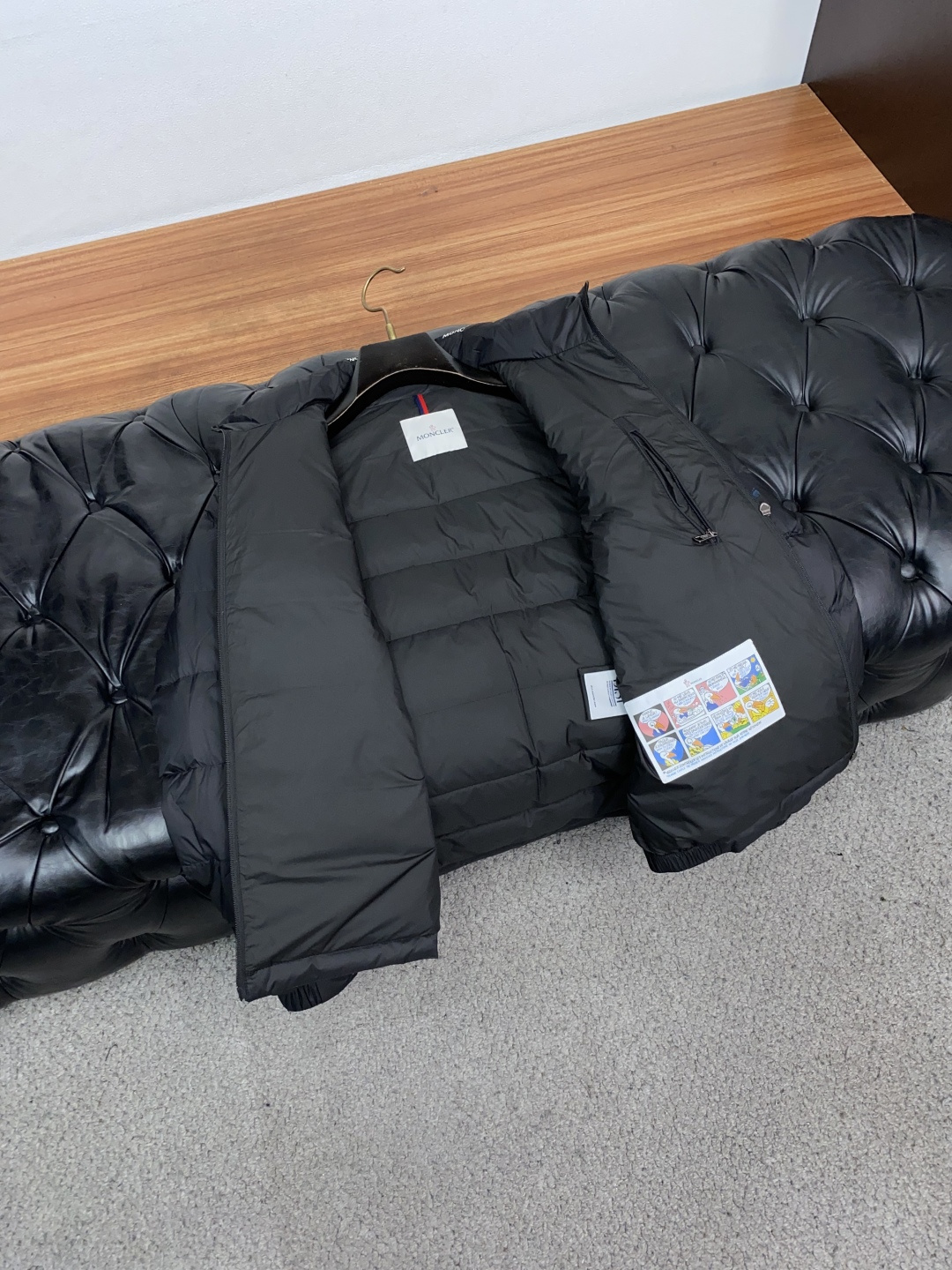 蒙口 M-3xL 经典款顶级羽绒服 专柜同款品质，殿堂级经典系列，男女同款！ 高级哑光面料，拒绝亮面廉价感，立领设计，拉