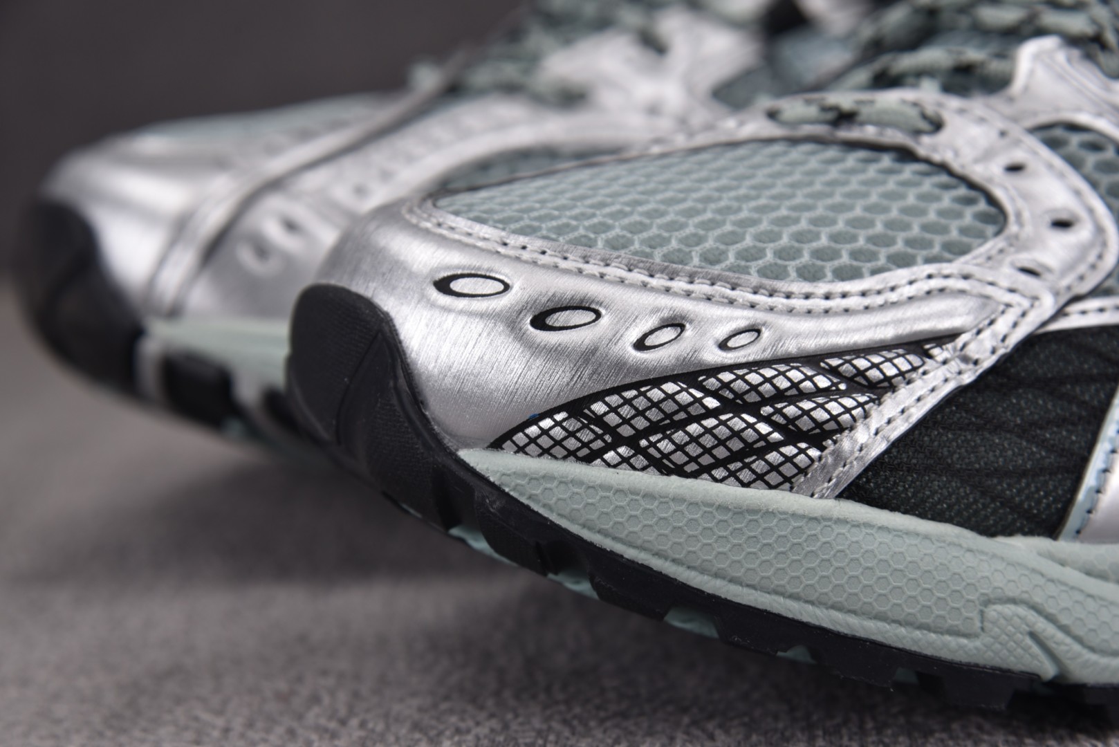 ASICS 尺码36-46

纯原版出品-ASICS Gel-Nimbus 10.1 Ocean Haz