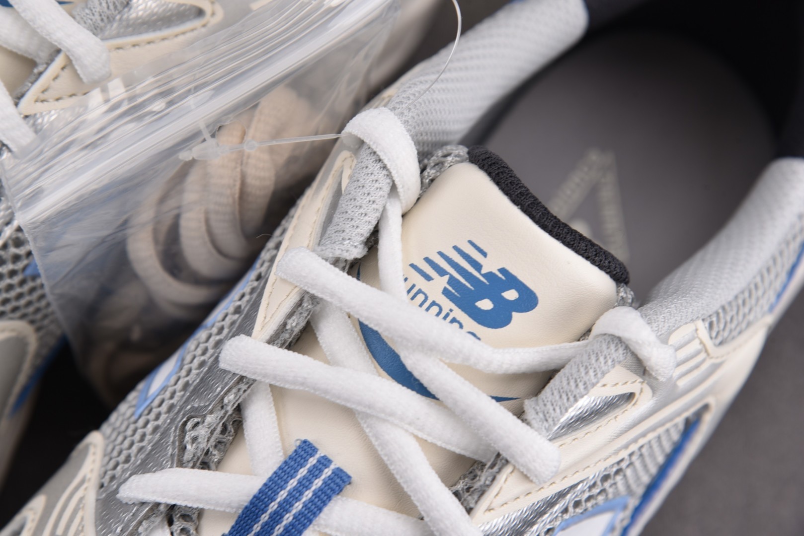 NB530 尺码36-46.5

纯原版出品-New Balance 530 Steel Blue 钢铁