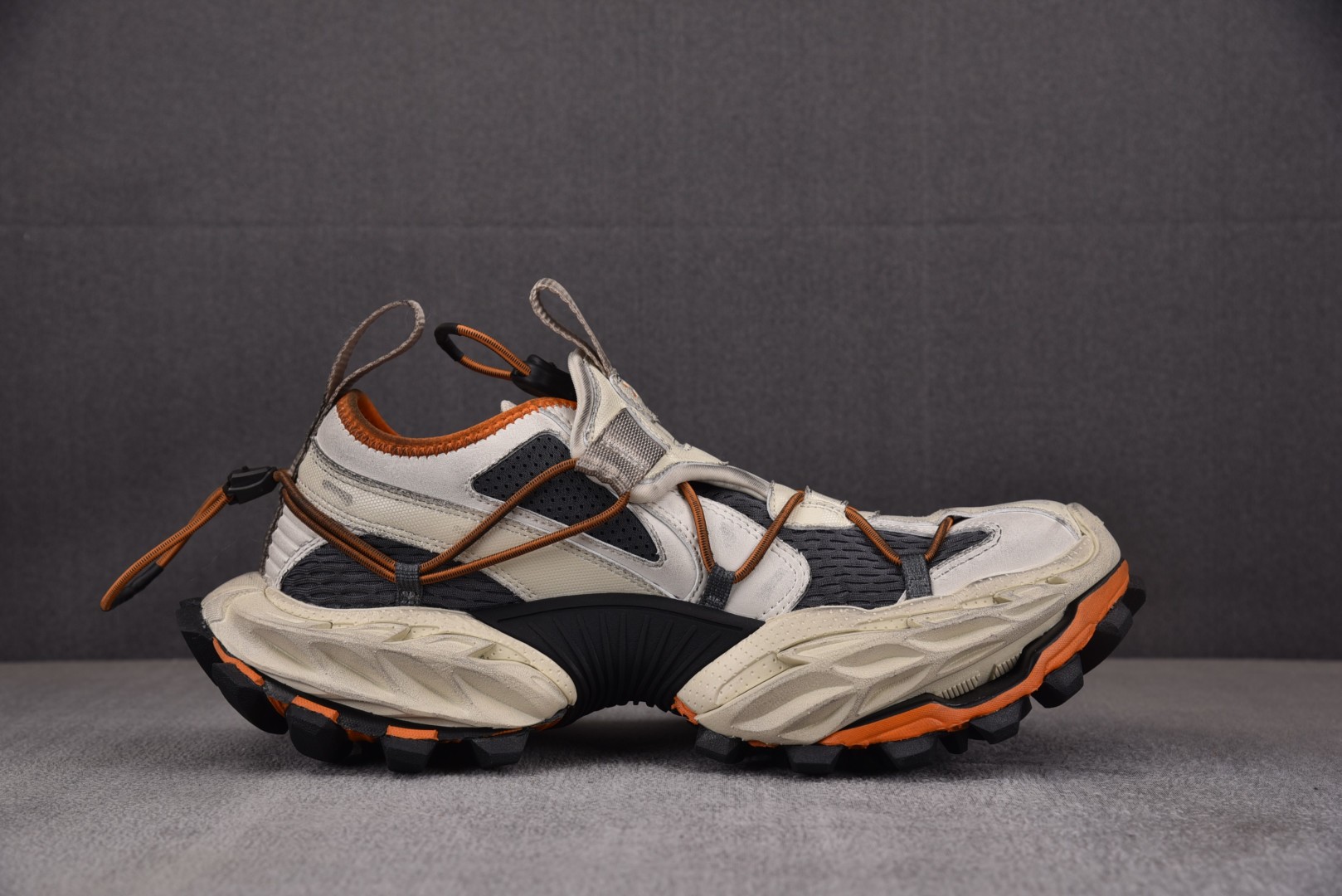 巴黎 尺码35-46

纯原版出品-Balenciaga HIKE Beige Orange 米橙 YZ