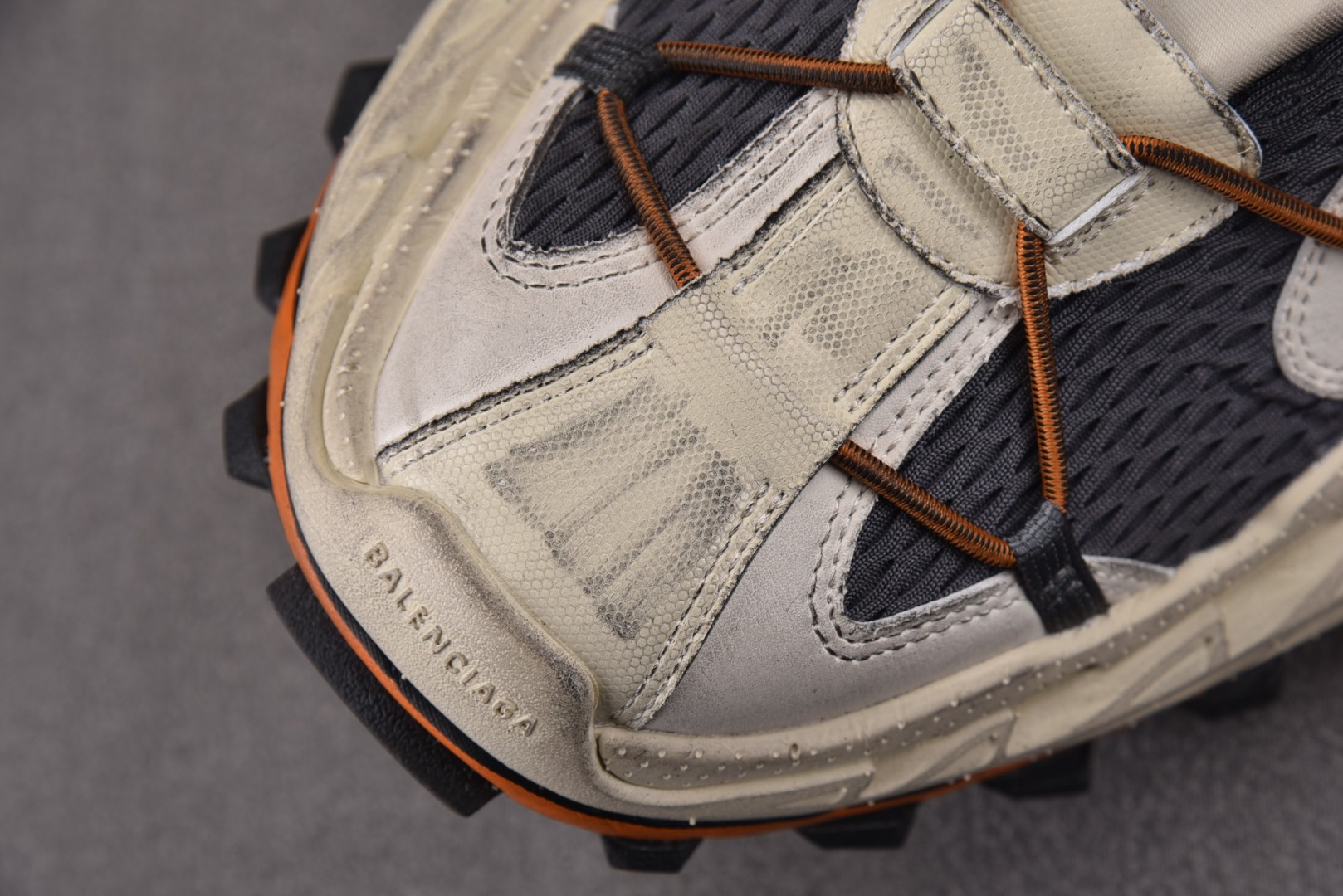 巴黎 尺码35-46

纯原版出品-Balenciaga HIKE Beige Orange 米橙 YZ