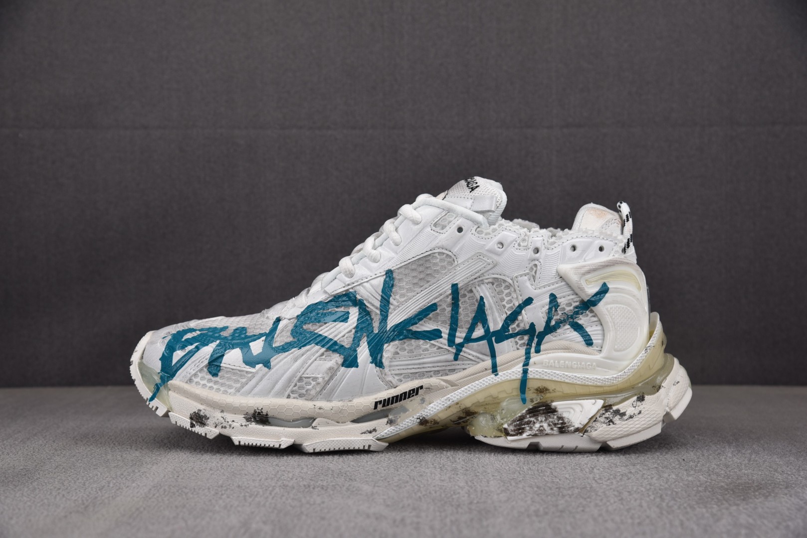 巴黎 尺码35-46

纯原版出品-Balenciaga Runner 白蓝涂鸦 YZ009-3
巴黎尺
