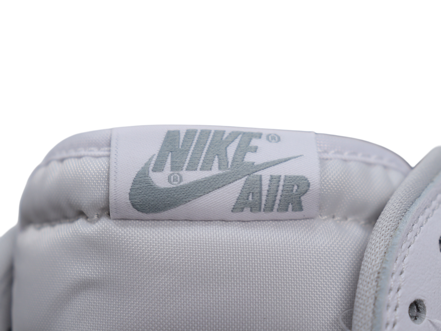 AJ Low 灰白 尺码：40.5-47.5

纯原版出品-Air Jordan 1 Retro Low