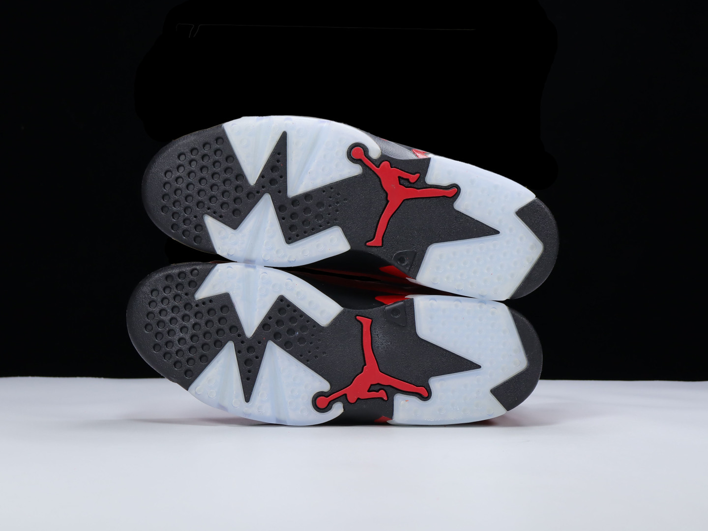 aj6大红公牛 尺码：40.5-48

纯原版出品-Air Jordan 6 “Toro” 公牛红愤怒 