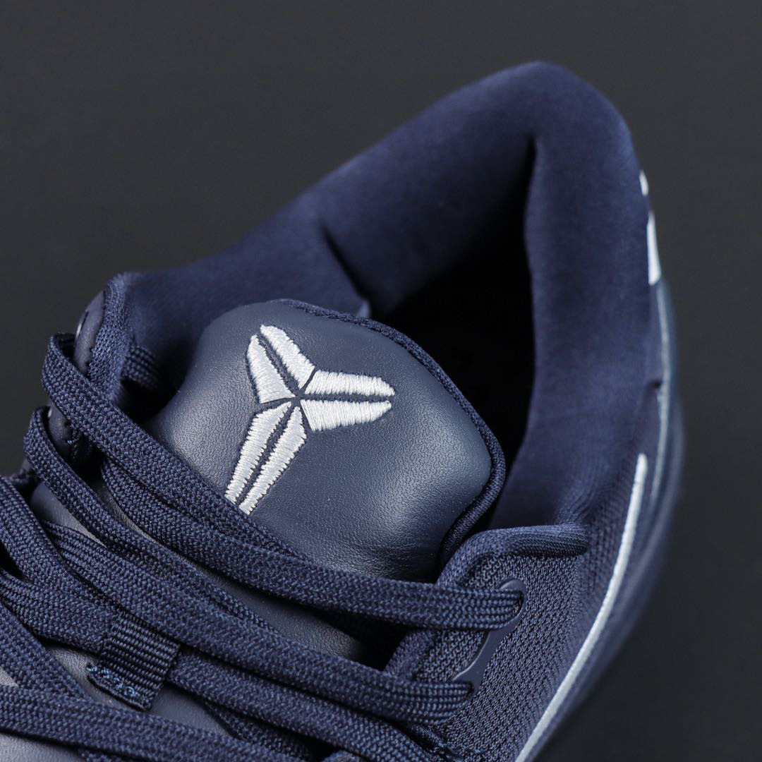 
Nike Kobe 8 Protro College Navy 蓝色
#React科技鞋垫加持 实战配