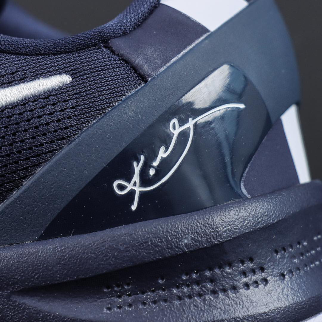 
Nike Kobe 8 Protro College Navy 蓝色
#React科技鞋垫加持 实战配