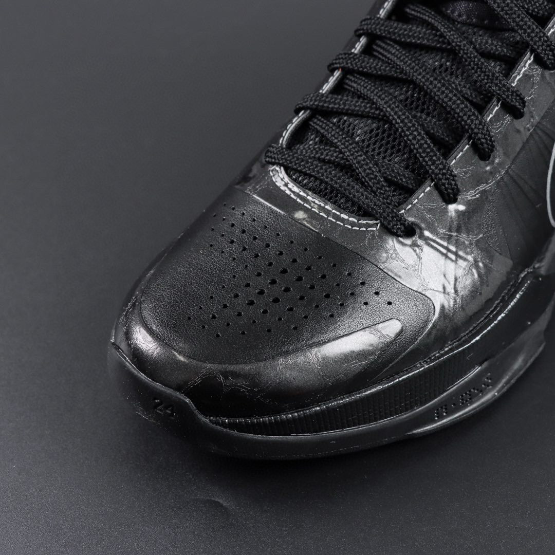 
NK ZOOM KOBE 5 科比五代黑武士
#Zoom Turbo气垫➕后掌EVA缓震 实战配置直接