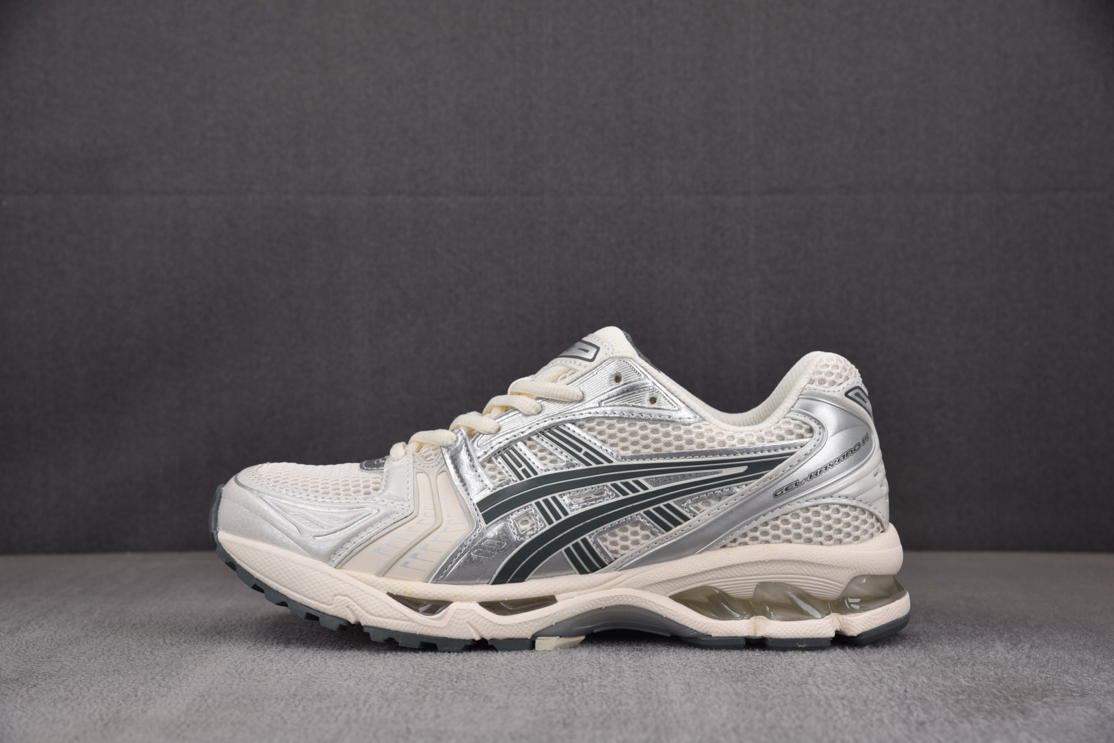 ASICS12.1 尺码36-45

纯原版出品-ASICS Gel-Kayano 14 Birch D