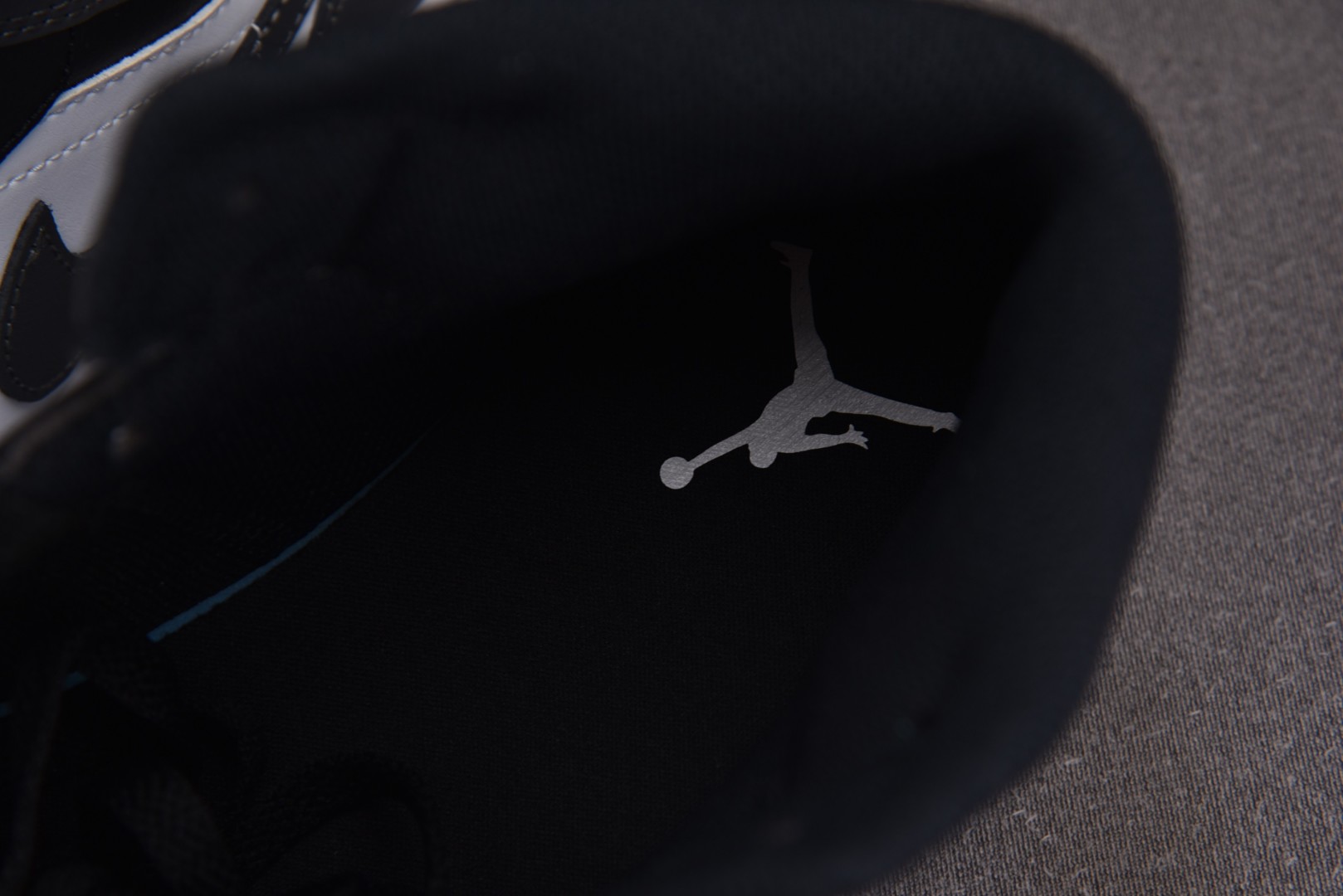 AJ Mid 尺码40-46

纯原版出品-Air Jordan 1 Mid Black White I