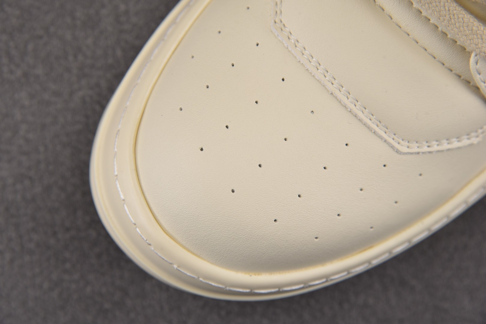 Rickowens 尺码36-45

纯原版出品-RO欧文斯Rickowens RICK OWENSRO