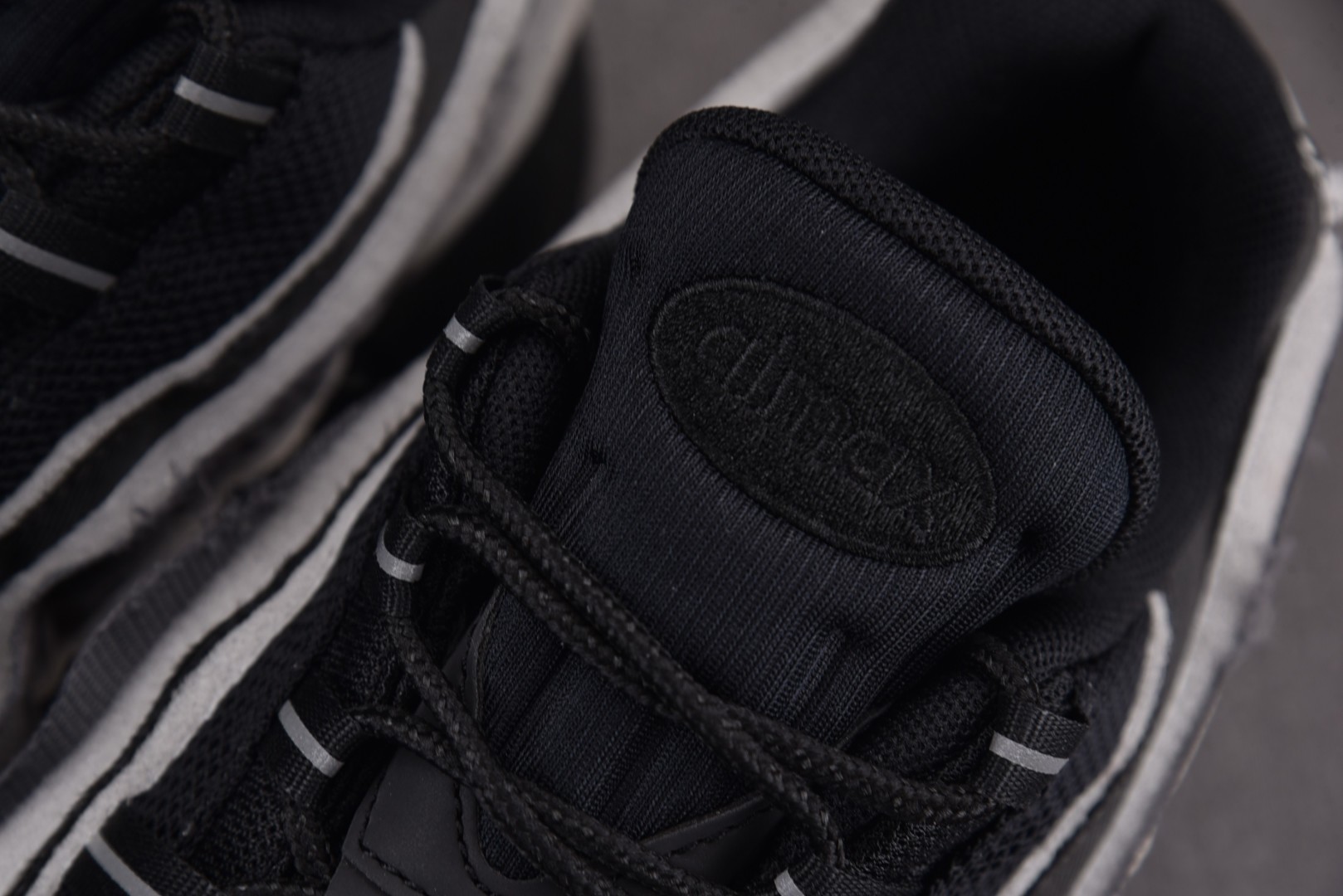 MAX95 尺码40-48.5

纯原版出品-Air Max 95 Comme Des Garcons 