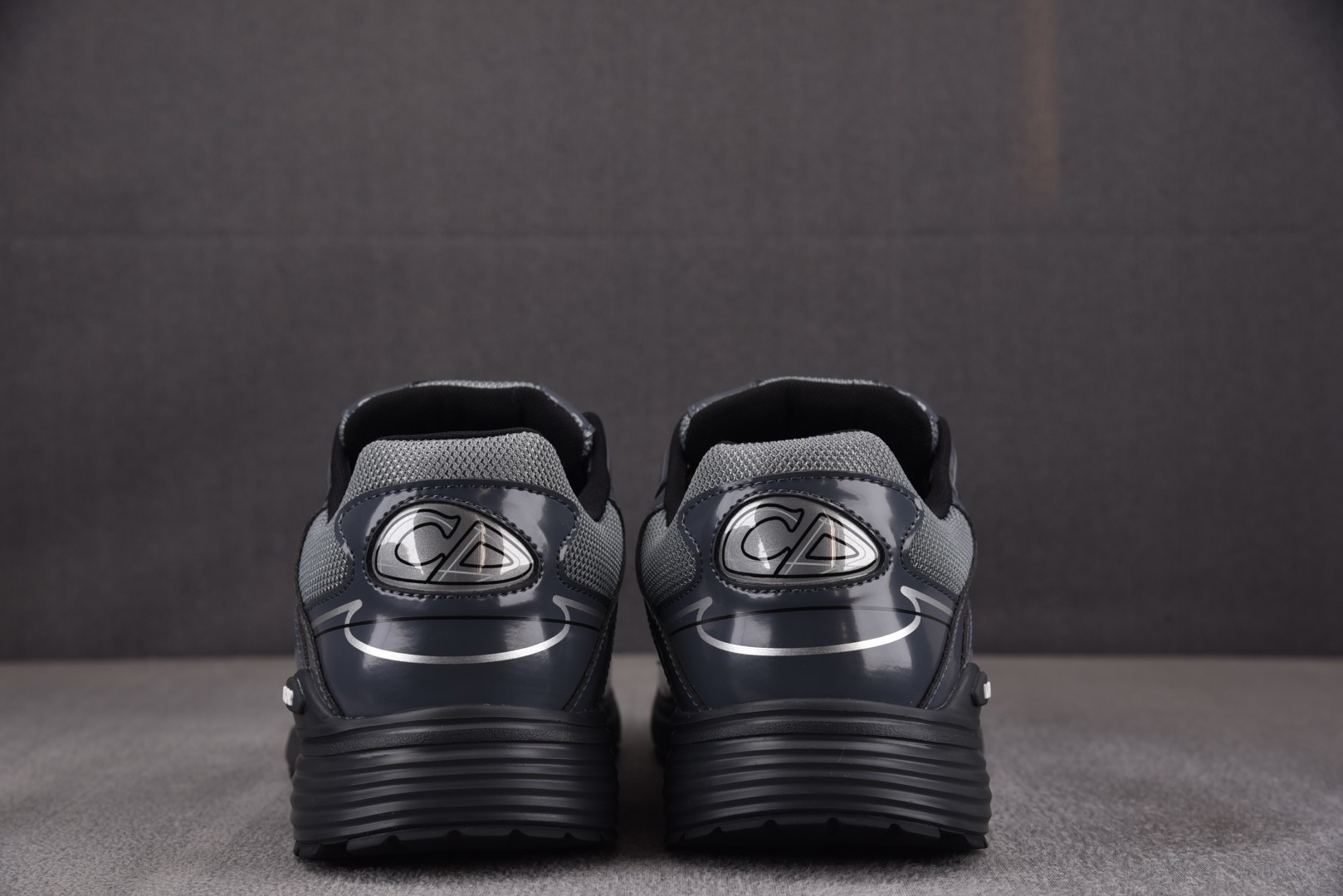 DIOR 尺码35-46

纯原版出品-Dior B30 Termin Grey 深灰 YZ019
35