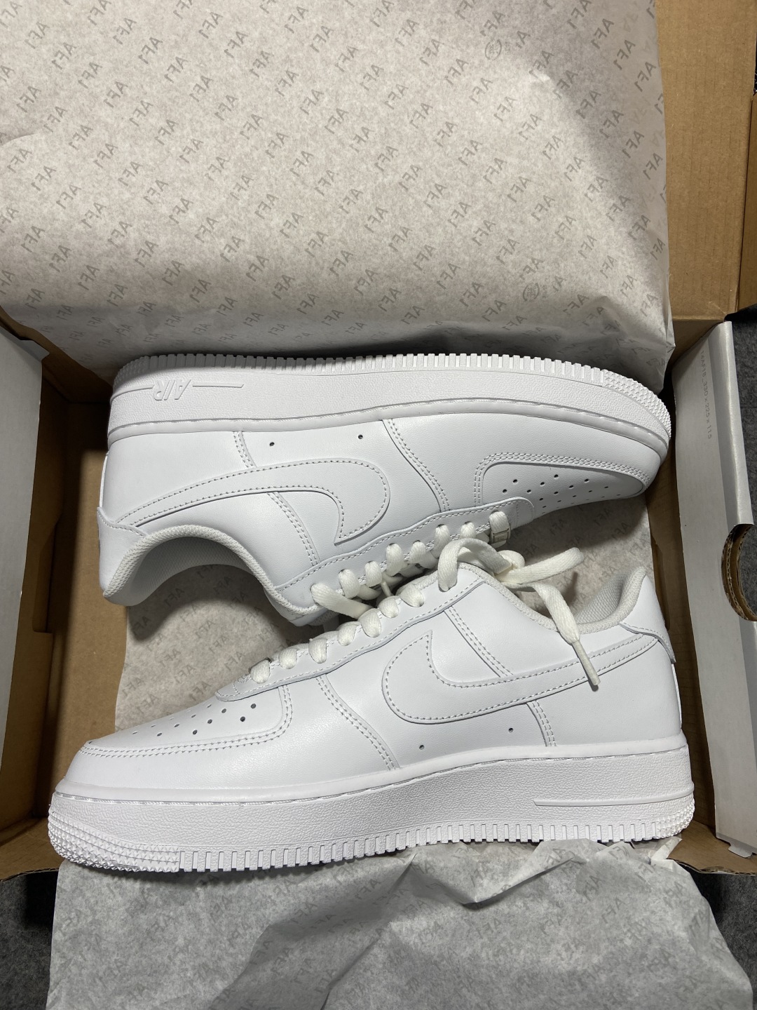 男,女码样品
【纯原】NK Air Force 1 Low '07 空军一号低帮经典板鞋 全白 YZ02