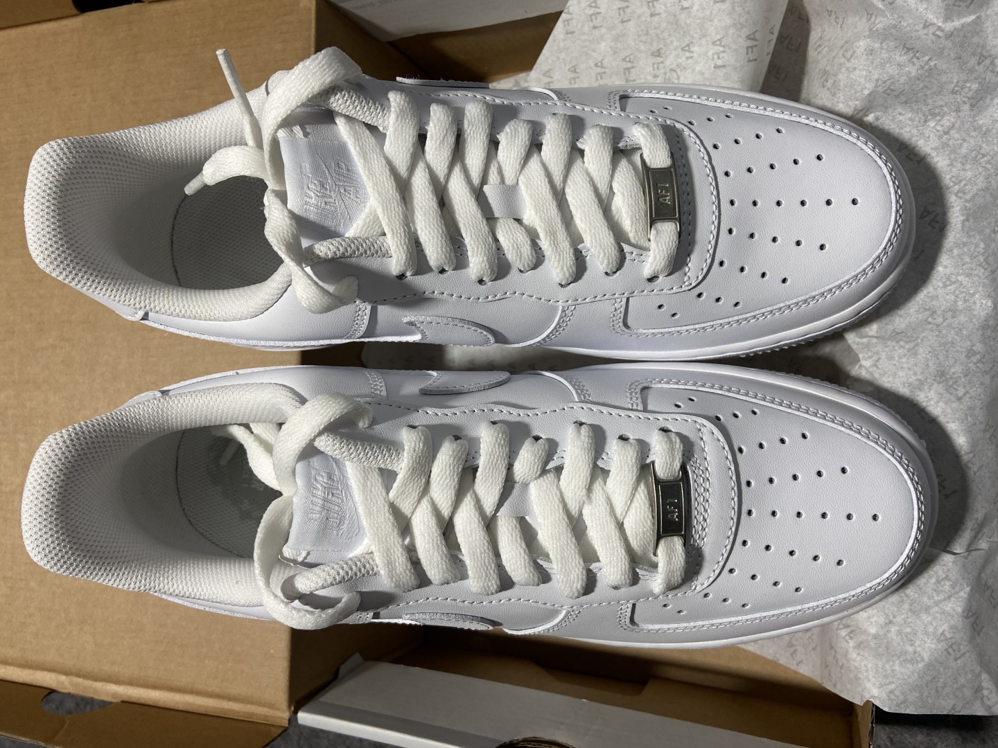 男,女码样品
【纯原】NK Air Force 1 Low '07 空军一号低帮经典板鞋 全白 YZ02