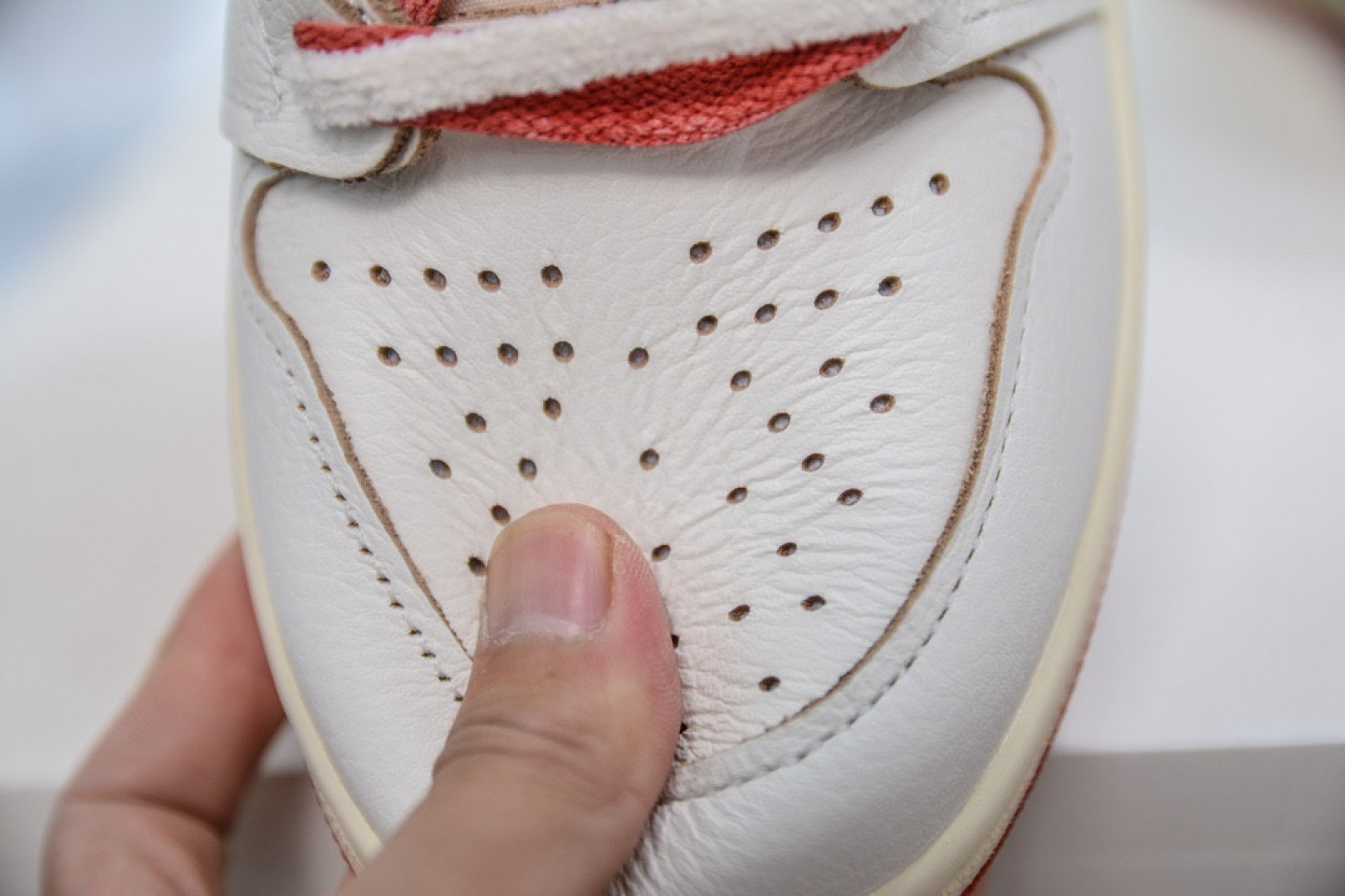 
全码补齐💯
F版 Air Jordan AJ1 High OG WMNS 米橙  外贸特供批次 终端控