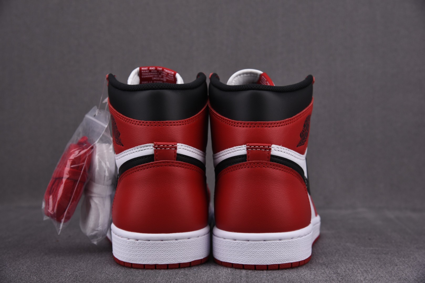 AJ1芝加哥 Size40.5-47.5

纯原版出品-Air Jordan 1 Retro High 