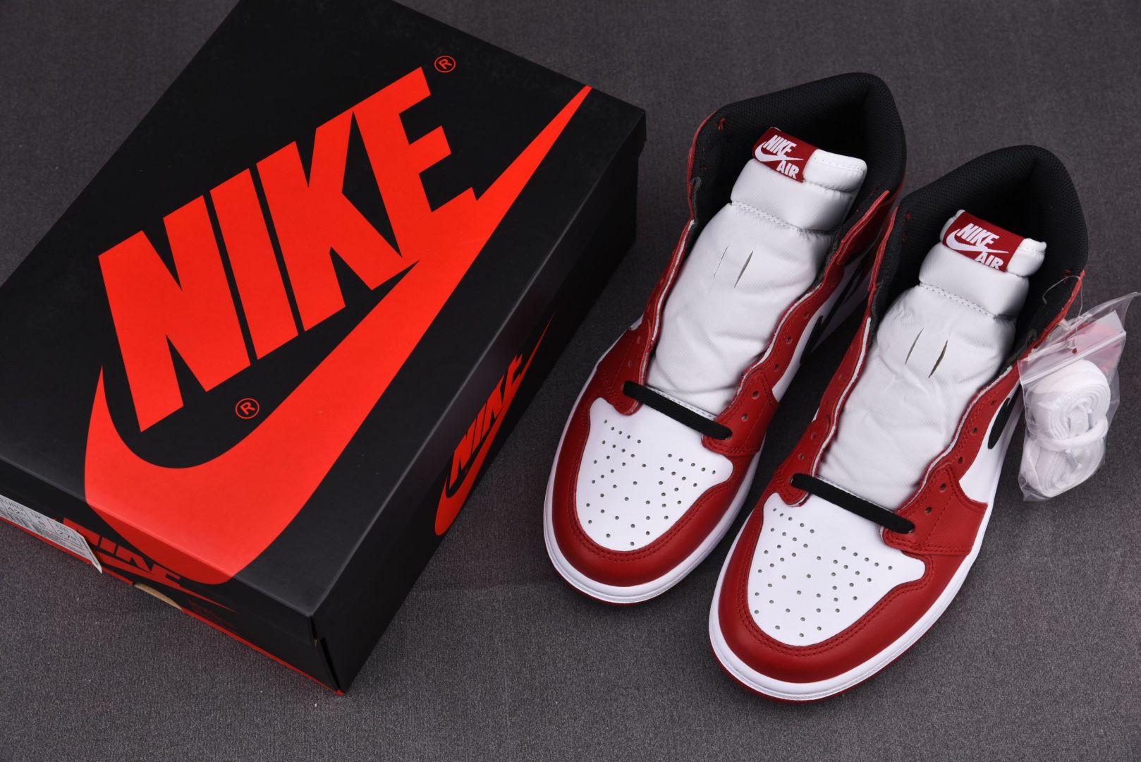 AJ1芝加哥 Size40.5-47.5

纯原版出品-Air Jordan 1 Retro High 
