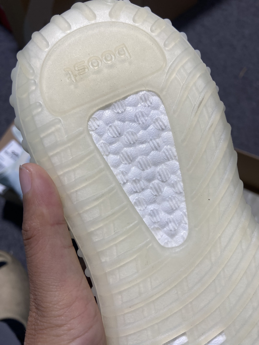 Yeezy冰蓝 尺码36-48

纯原版出品-Yeezy Boost 350 V2  Could Whi