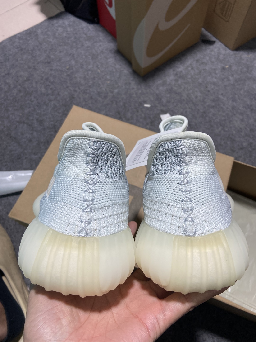 Yeezy冰蓝 尺码36-48

纯原版出品-Yeezy Boost 350 V2  Could Whi