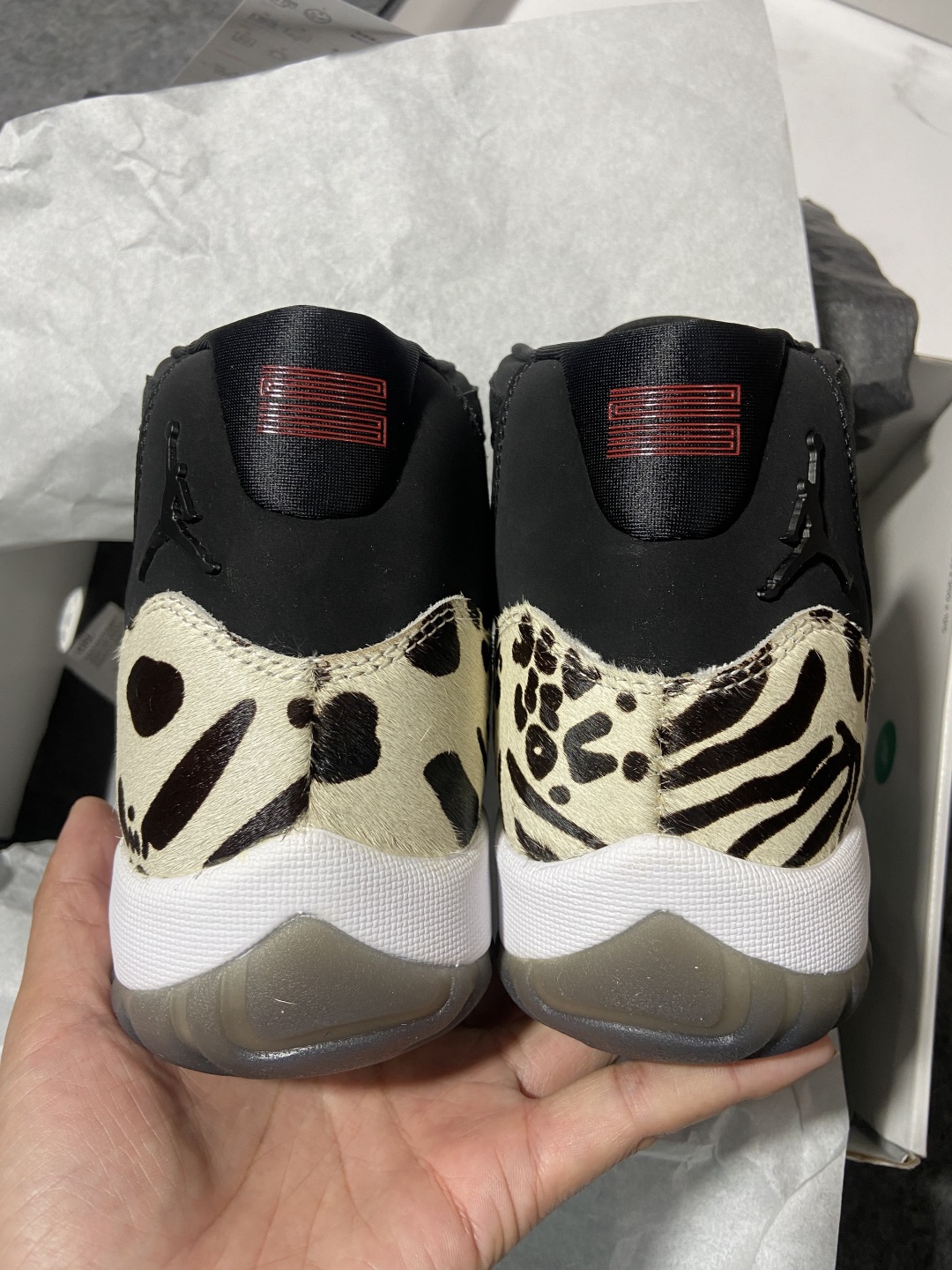 
莞产批次 Air Jordan AJ11 Animal instinct 极为相似此前曝光的一种是由虎