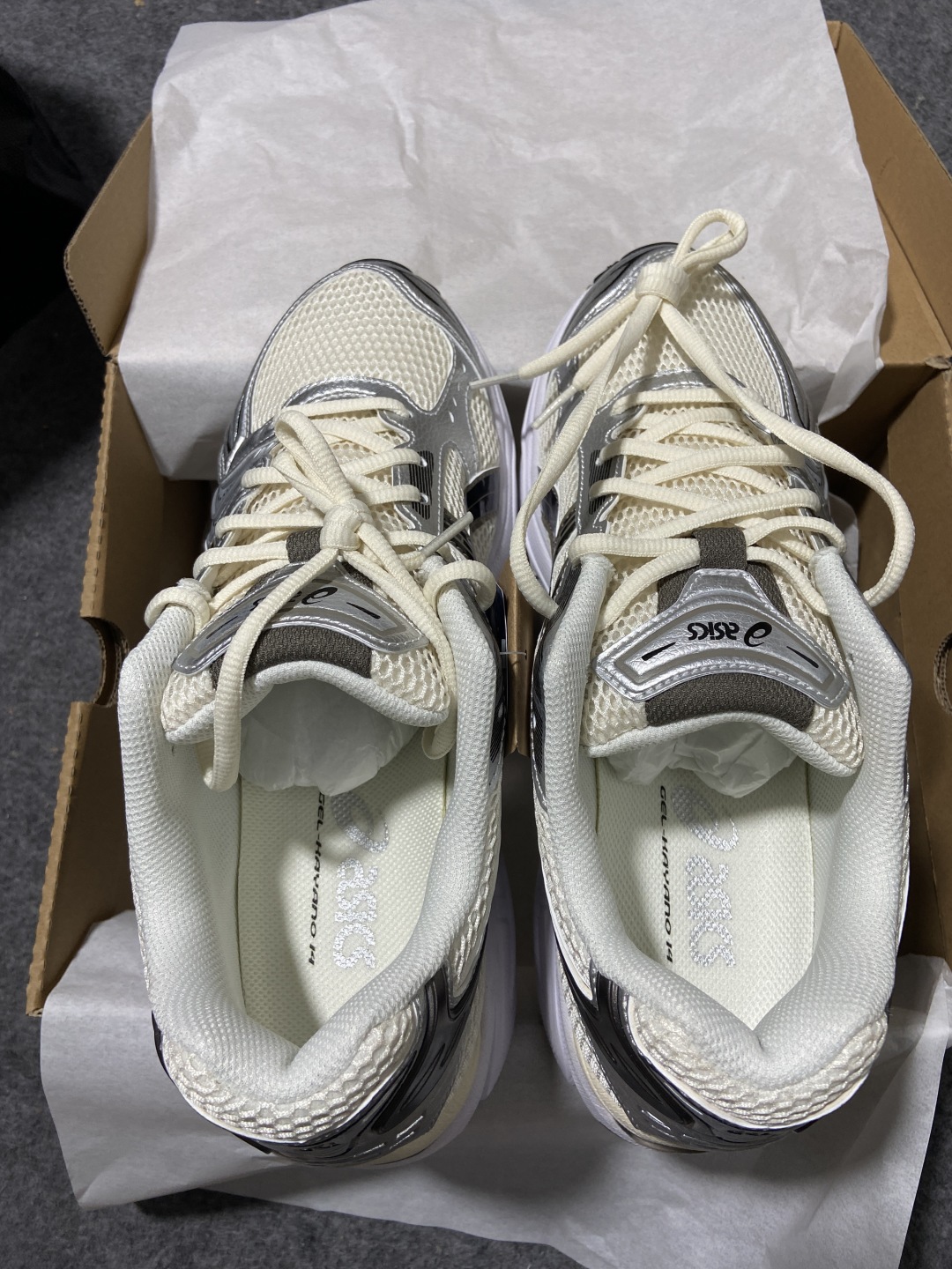 ASICS 尺码39-46

纯原版出品-ASICS Gel-Kayano 14 Cream Black