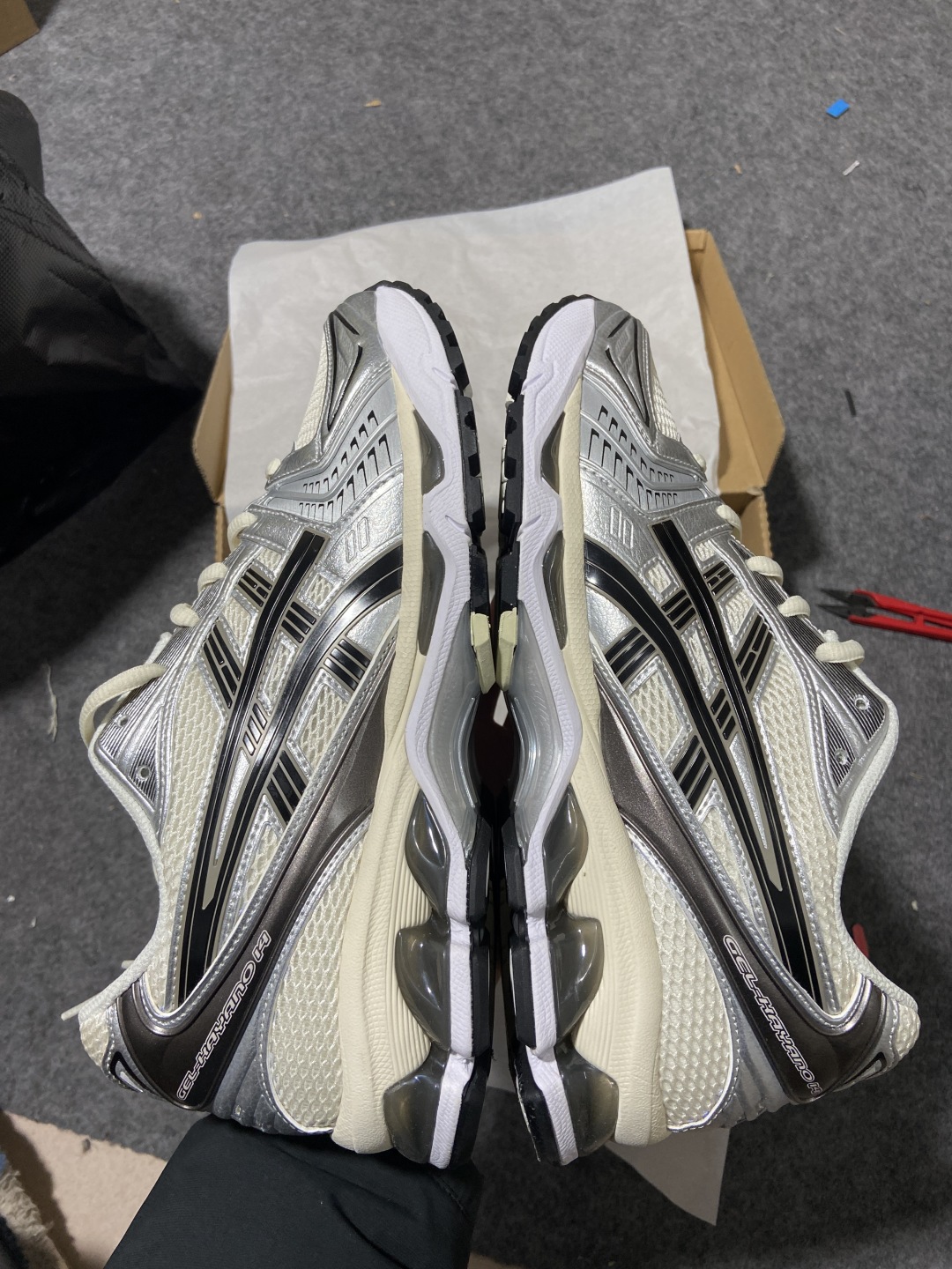 ASICS 尺码39-46

纯原版出品-ASICS Gel-Kayano 14 Cream Black