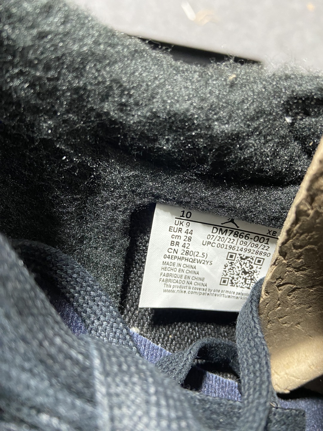 AJ Low  倒钩全黑 尺码：40.5-48.5

纯原版出品-Travis Scott x Air 