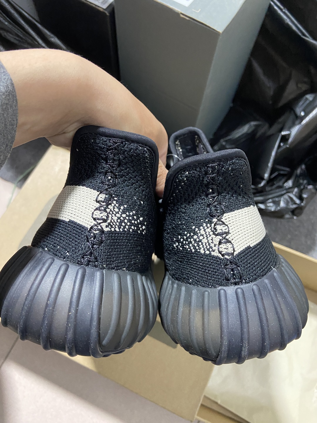 Yeezy 350V2 黑白 尺码：36-48 （偏小半码）
  原价520的
c纯原出品-Yeezy 