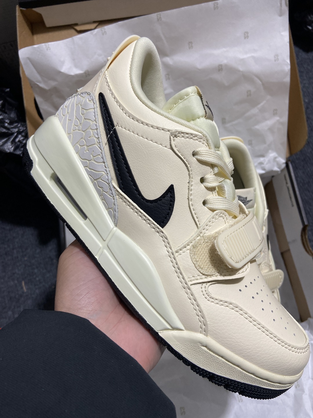 
【纯原版】Air Jordan Legacy AJ312 Low 
低帮复古篮球鞋 奶白黑HV1807