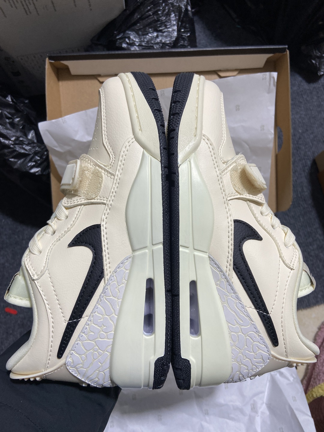 
【纯原版】Air Jordan Legacy AJ312 Low 
低帮复古篮球鞋 奶白黑HV1807