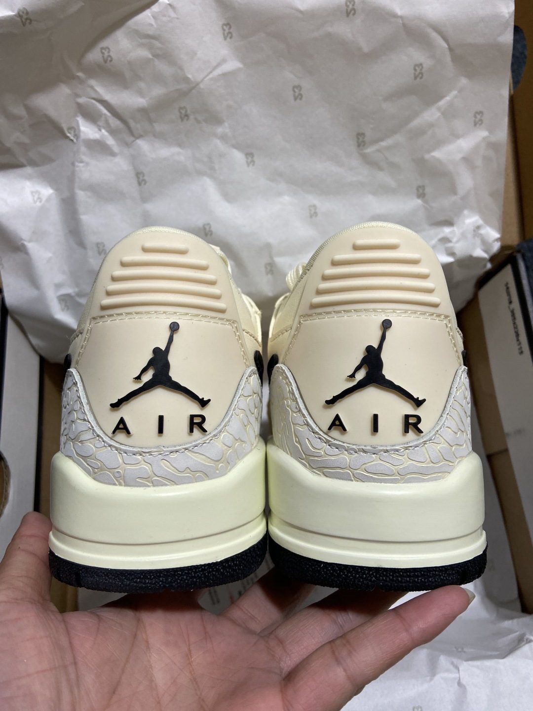 
【纯原版】Air Jordan Legacy AJ312 Low 
低帮复古篮球鞋 奶白黑HV1807