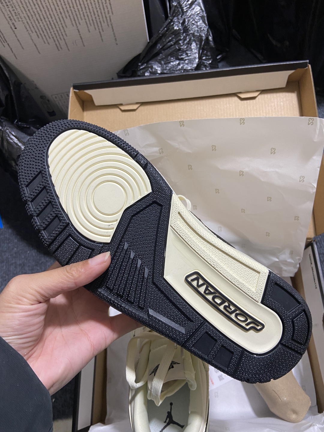 
【纯原版】Air Jordan Legacy AJ312 Low 
低帮复古篮球鞋 奶白黑HV1807