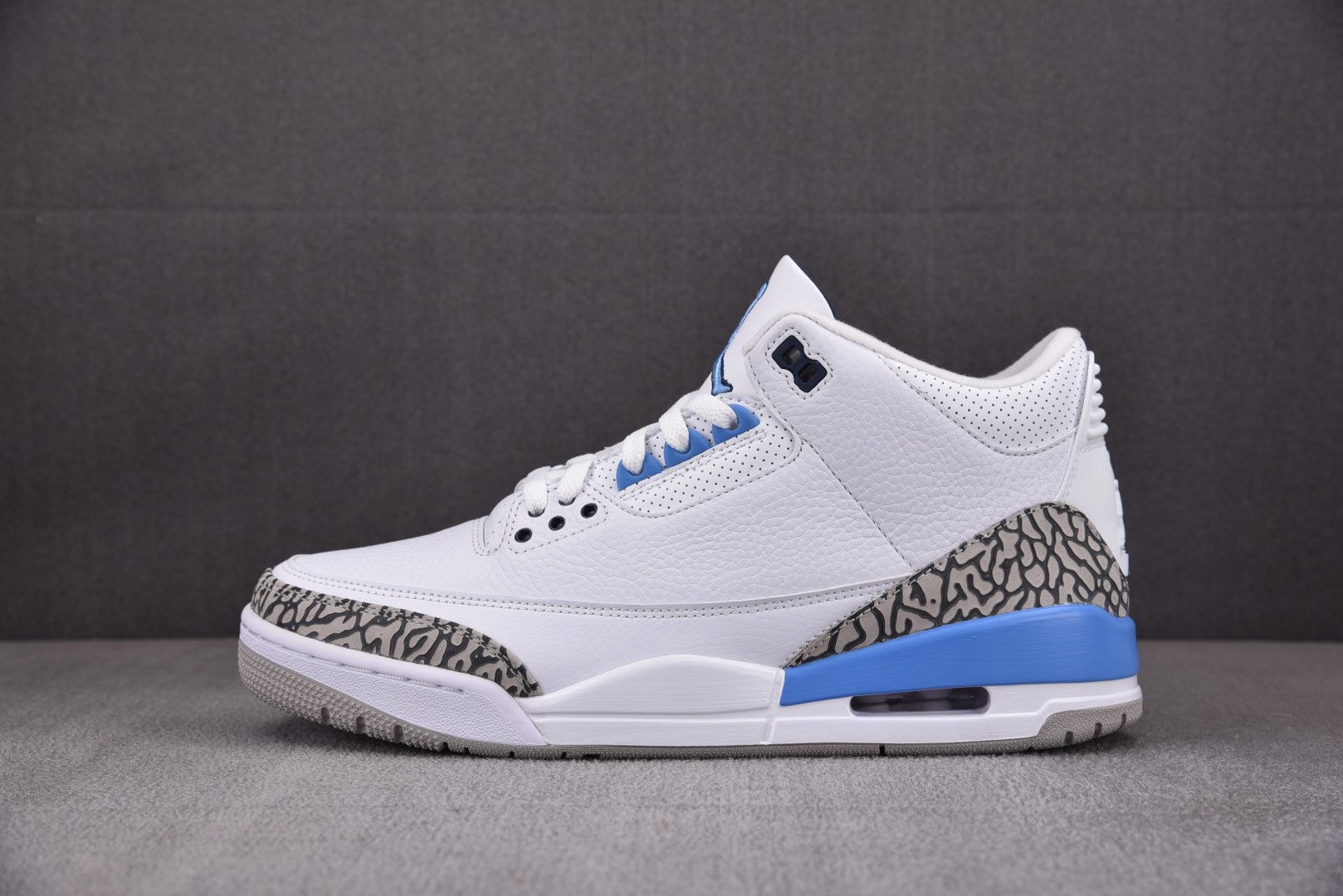 AJ3北卡蓝 尺码36-48.5

纯原出品-Air Jordan 3 Retro UNC 北卡蓝 CT