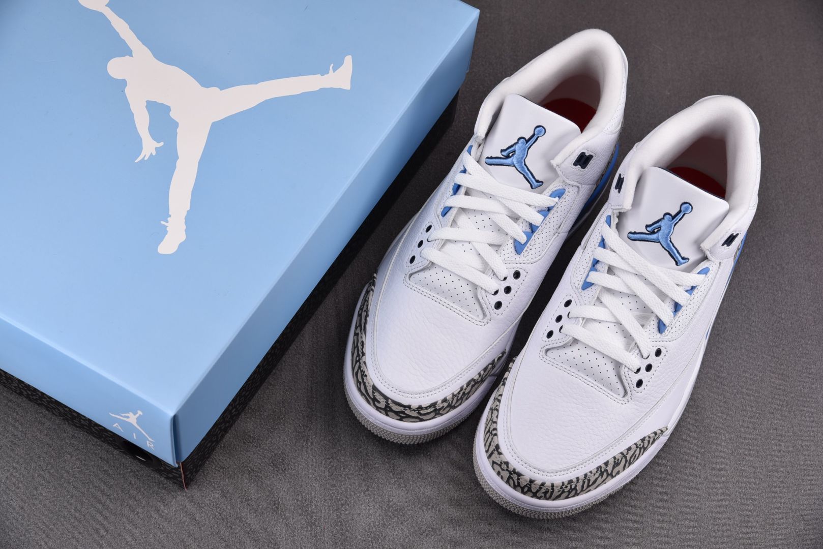 AJ3北卡蓝 尺码36-48.5

纯原出品-Air Jordan 3 Retro UNC 北卡蓝 CT