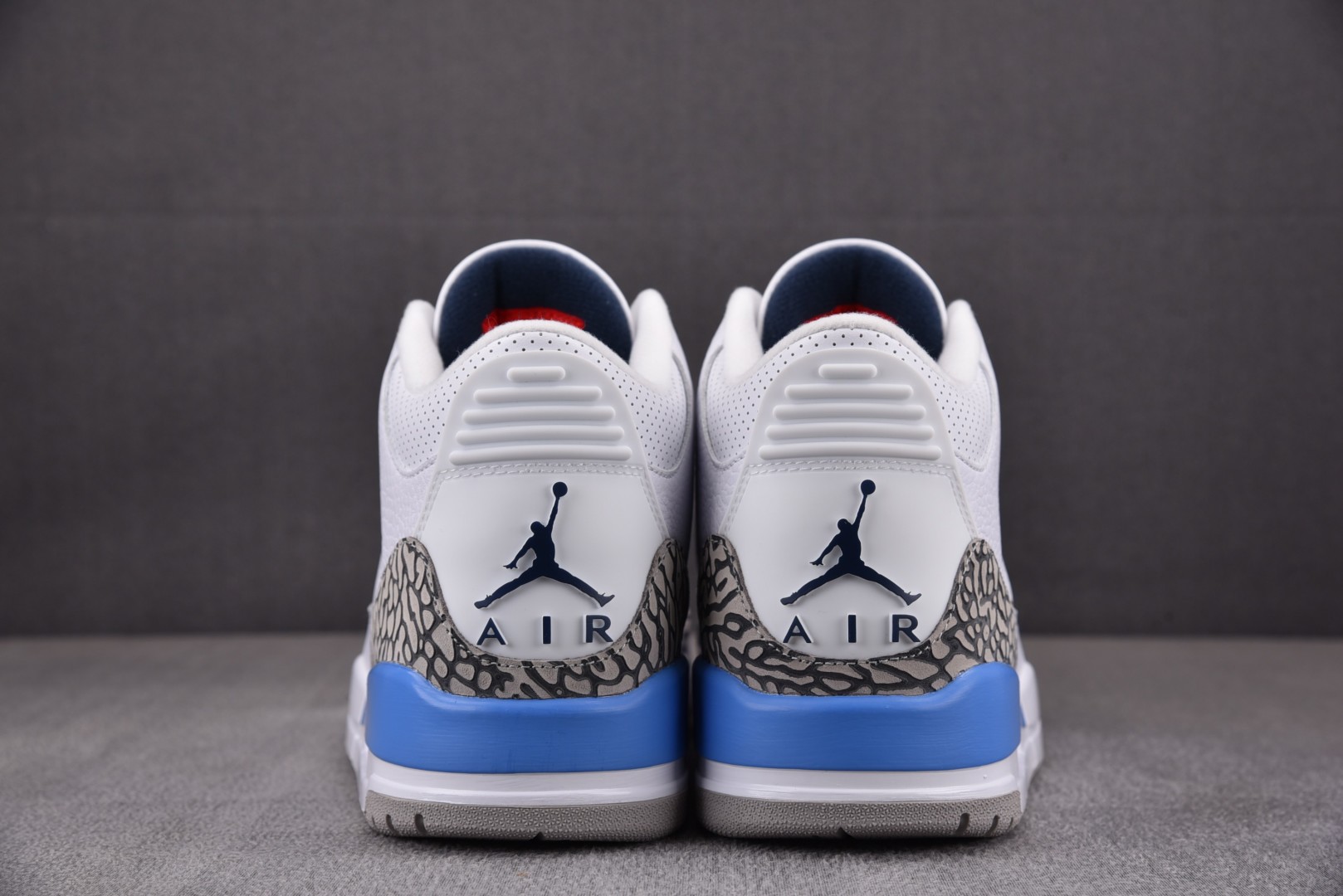 AJ3北卡蓝 尺码36-48.5

纯原出品-Air Jordan 3 Retro UNC 北卡蓝 CT