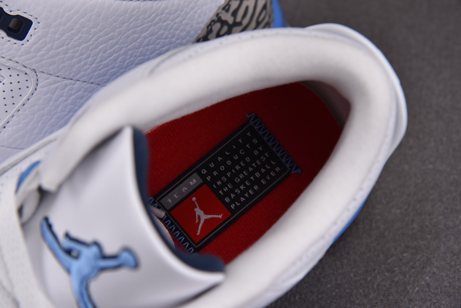 AJ3北卡蓝 尺码36-48.5

纯原出品-Air Jordan 3 Retro UNC 北卡蓝 CT