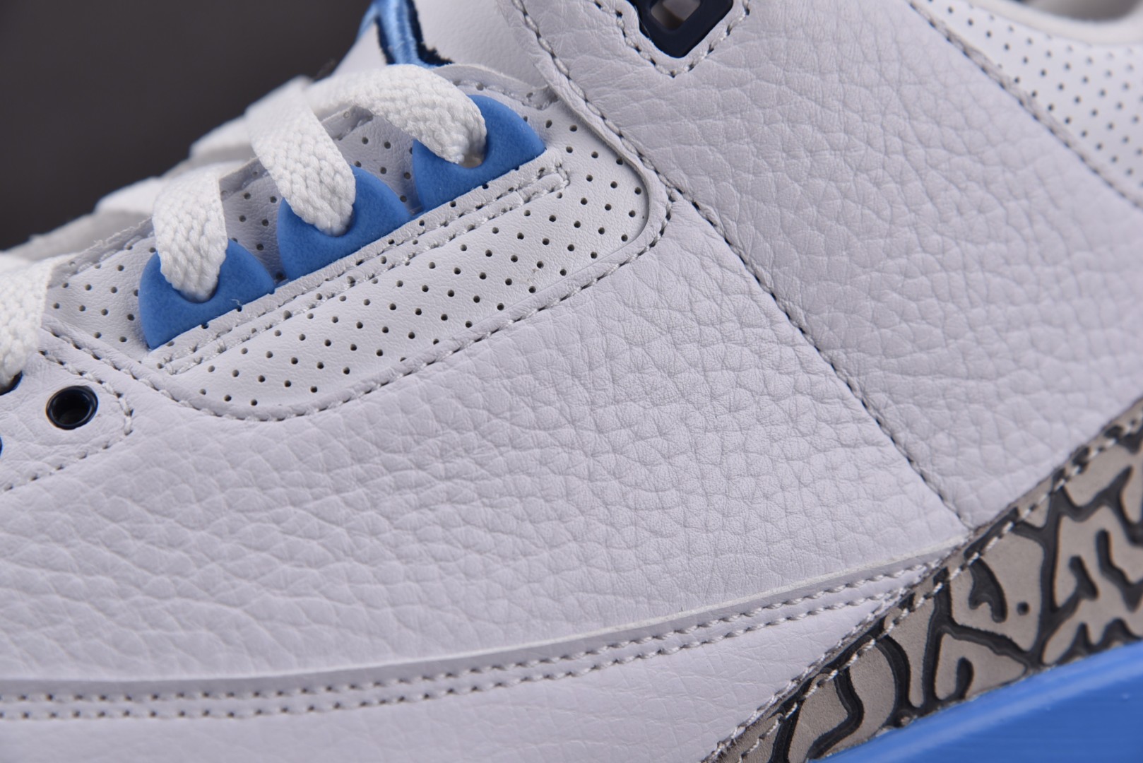 AJ3北卡蓝 尺码36-48.5

纯原出品-Air Jordan 3 Retro UNC 北卡蓝 CT