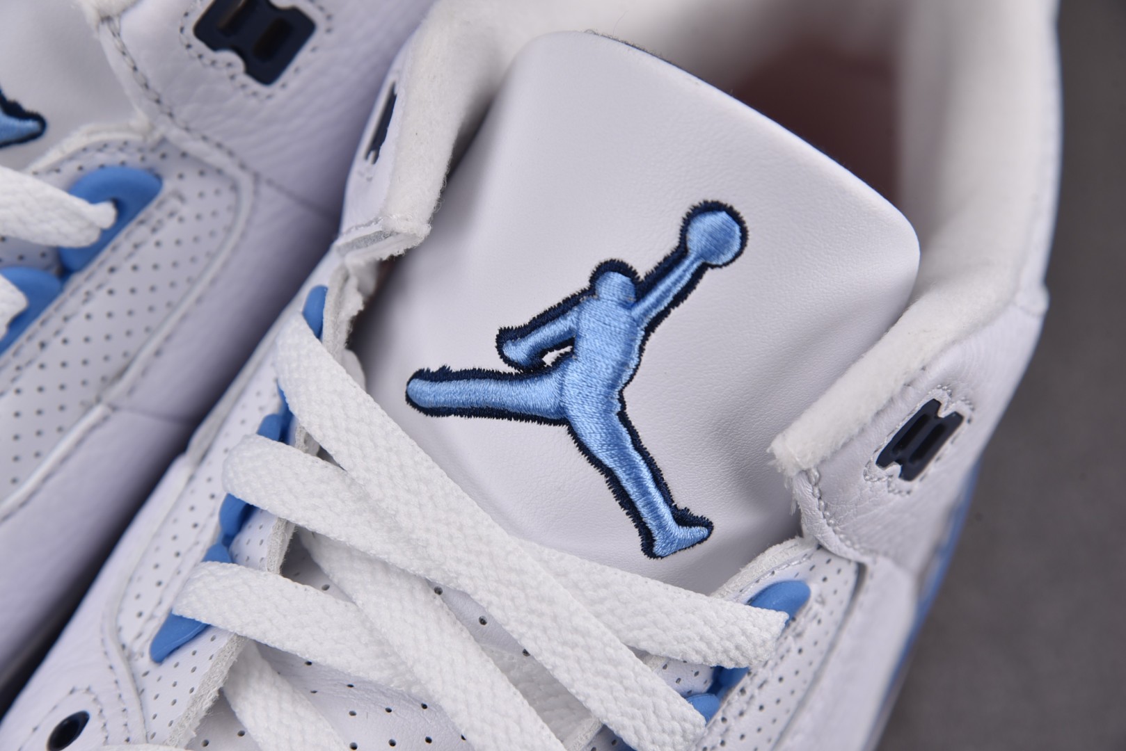 AJ3北卡蓝 尺码36-48.5

纯原出品-Air Jordan 3 Retro UNC 北卡蓝 CT