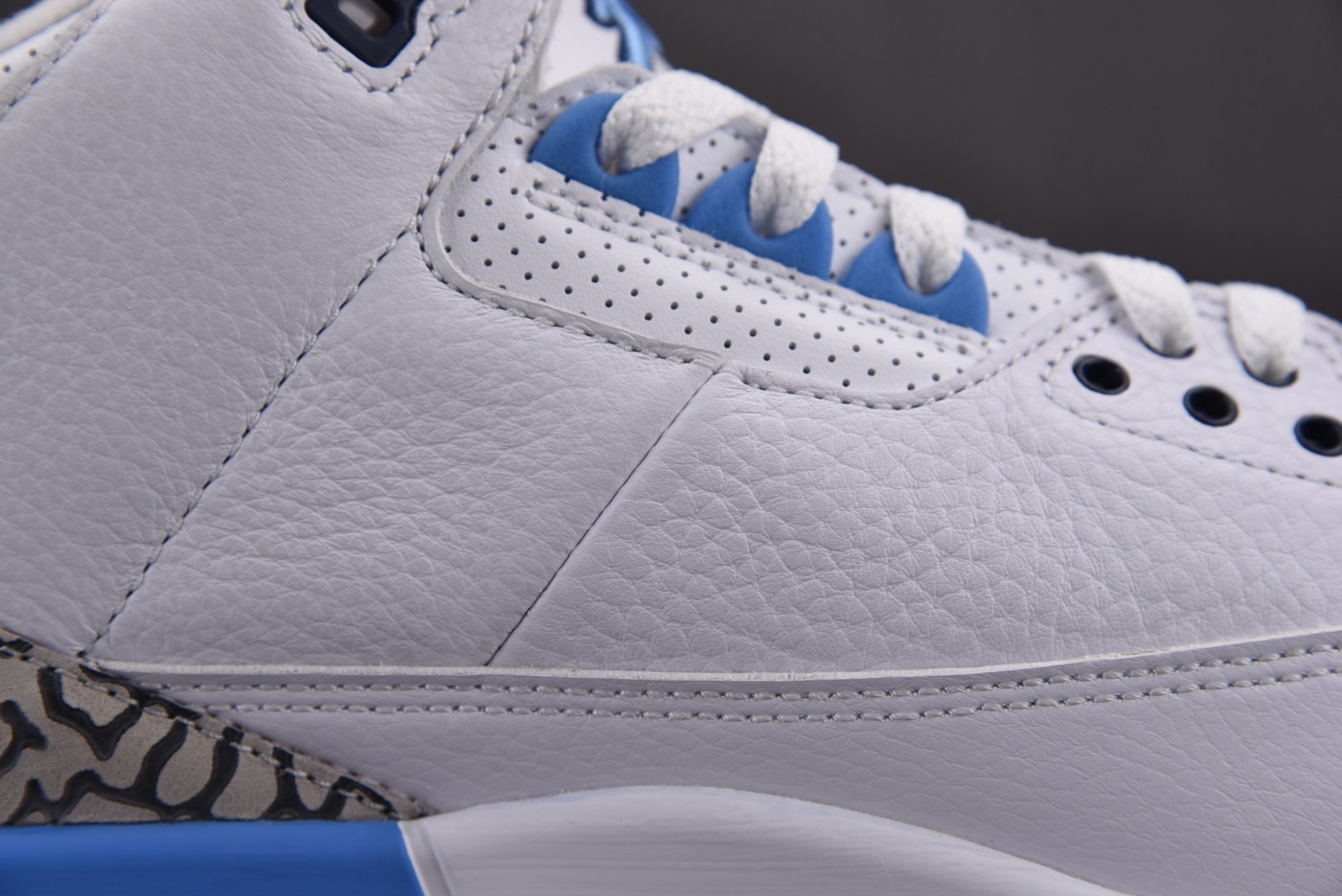 AJ3北卡蓝 尺码36-48.5

纯原出品-Air Jordan 3 Retro UNC 北卡蓝 CT