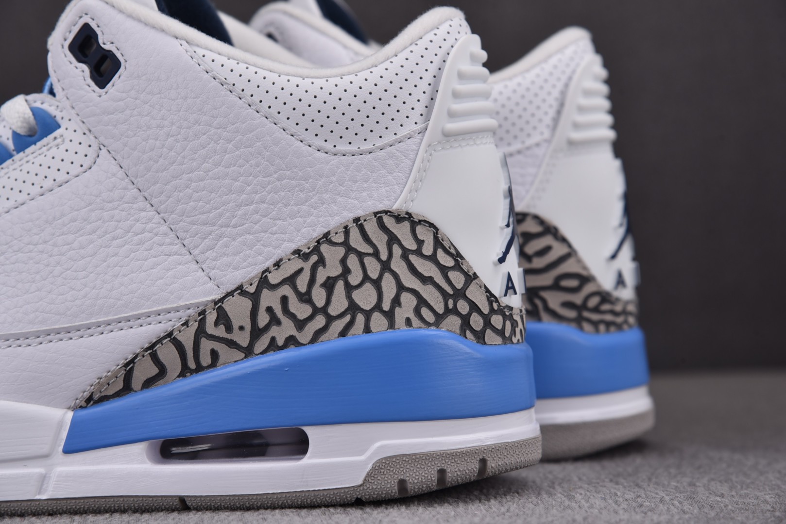 AJ3北卡蓝 尺码36-48.5

纯原出品-Air Jordan 3 Retro UNC 北卡蓝 CT