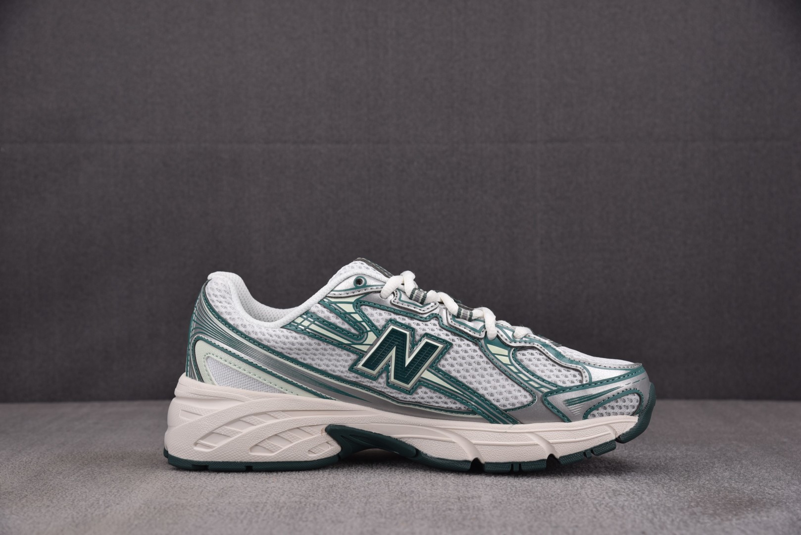 NB新百伦 尺码36-44.5

纯原出品-New Balance 740v2 White Marsh 