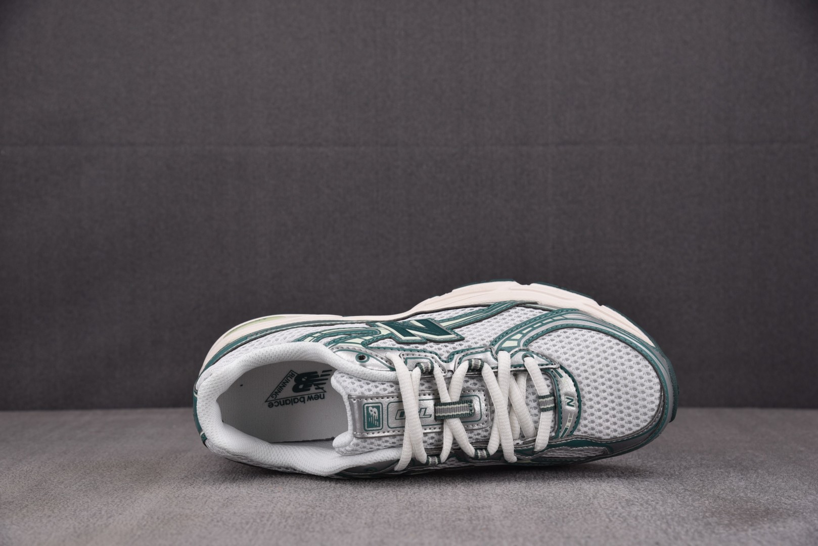 NB新百伦 尺码36-44.5

纯原出品-New Balance 740v2 White Marsh 